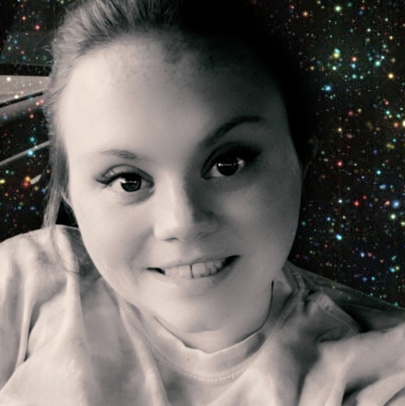 Meet your Posher, Cassandra - Picture 1 of 1